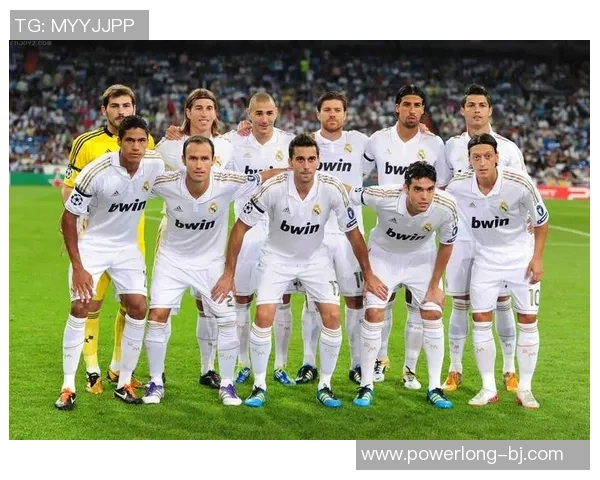 现役足球明星独特踢球风格分析与技术特点探讨